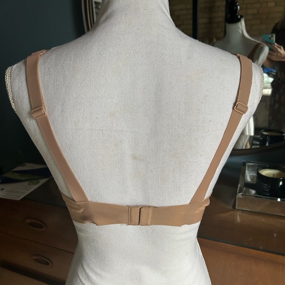 Skims Naked stretch-mesh underwired plunge bra 38C Color Honey. New without tags - Picture 6 of 6